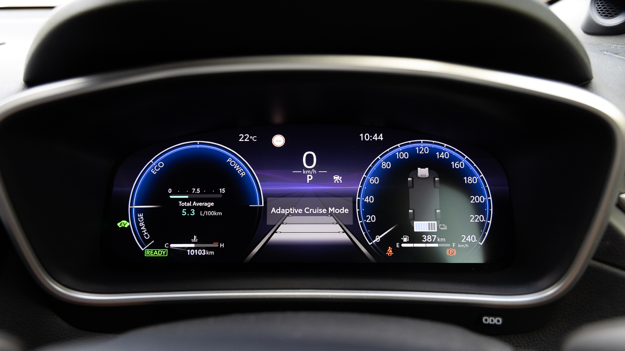 Toyota Corolla Cross Atmos 2024 interior digital gauges