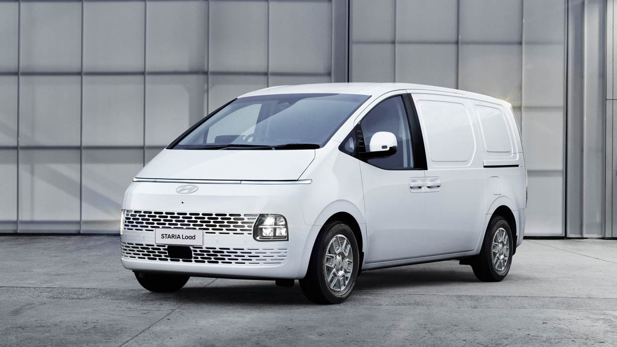 2025 Hyundai Staria Load entrance 3/4 static shot