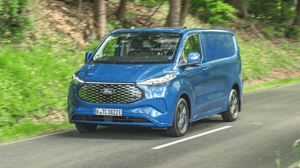 Ford E-Transit Custom 2024 front using