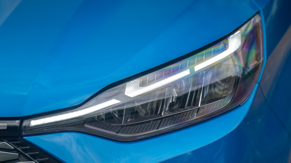 Ford E-Transit Custom 2024 headlight