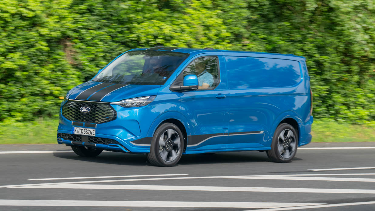 Ford E-Transit Custom 2024 front driving 3