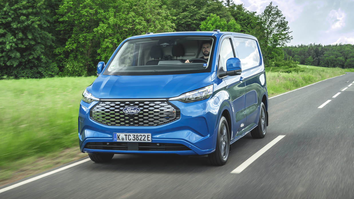 Ford E-Transit Custom 2024 front 3/4 driving
