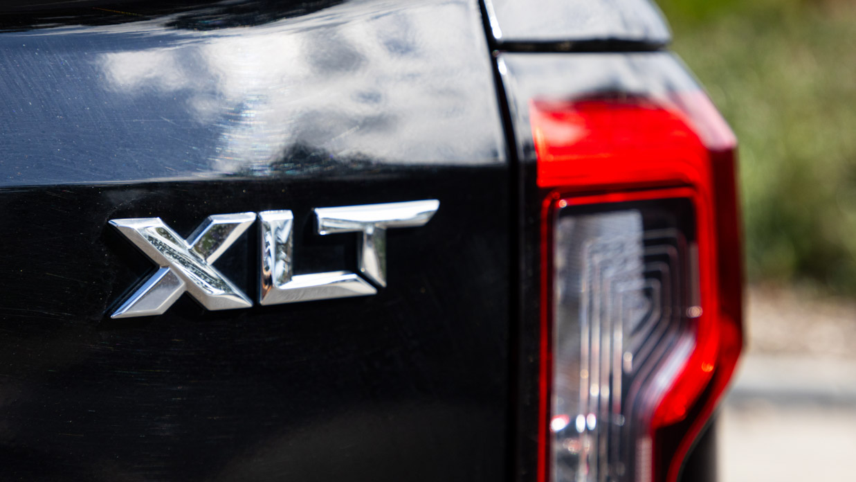 Ford Ranger XLT V6 2024 badge