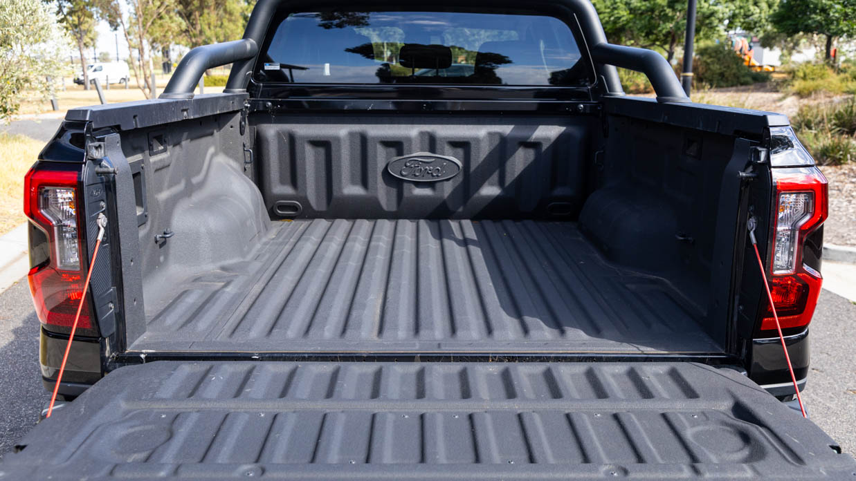 Ford Ranger XLT V6 2024 tray