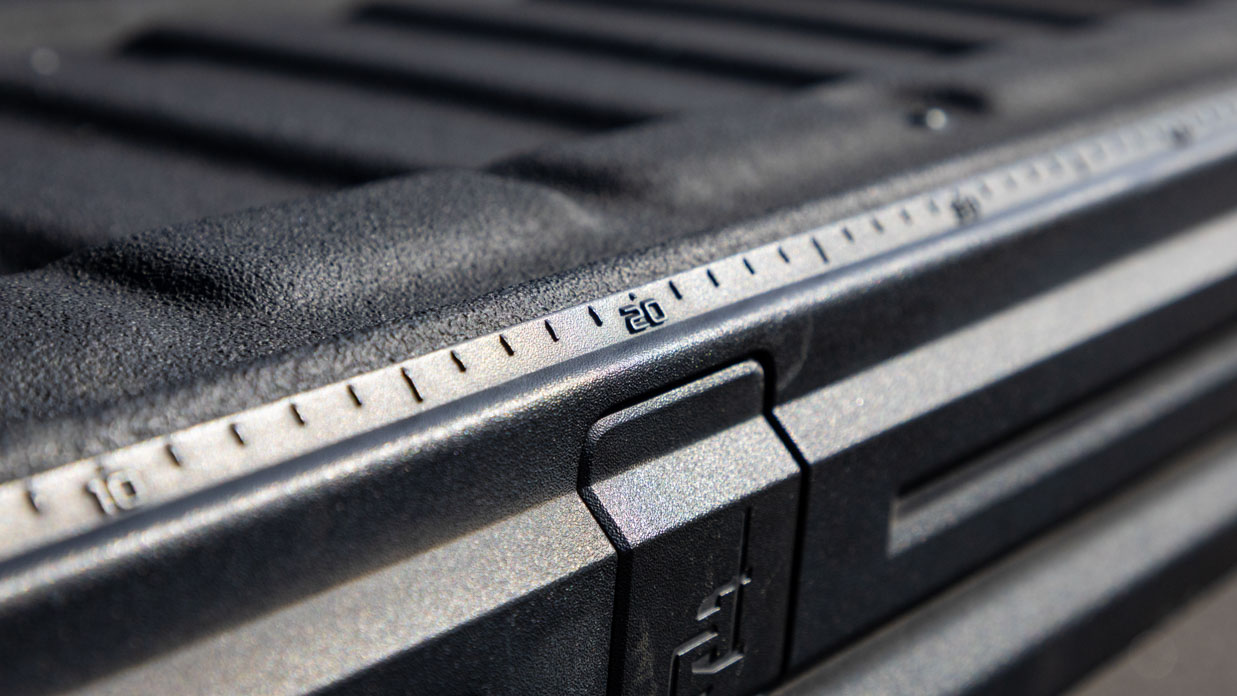 Ford Ranger XLT V6 2024 tray detail