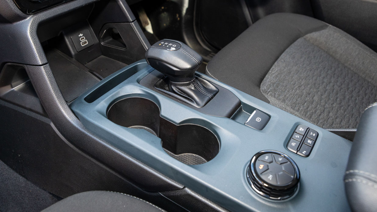 Ford Ranger XLT V6 2024 centre console