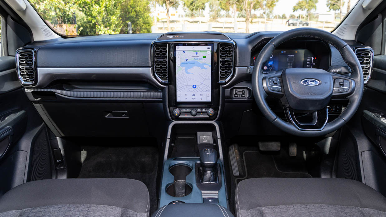 Ford Ranger XLT V6 2024 interior