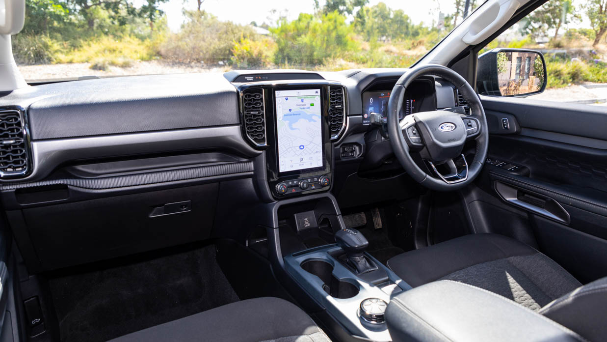 Ford Ranger XLT V6 2024 interior 2