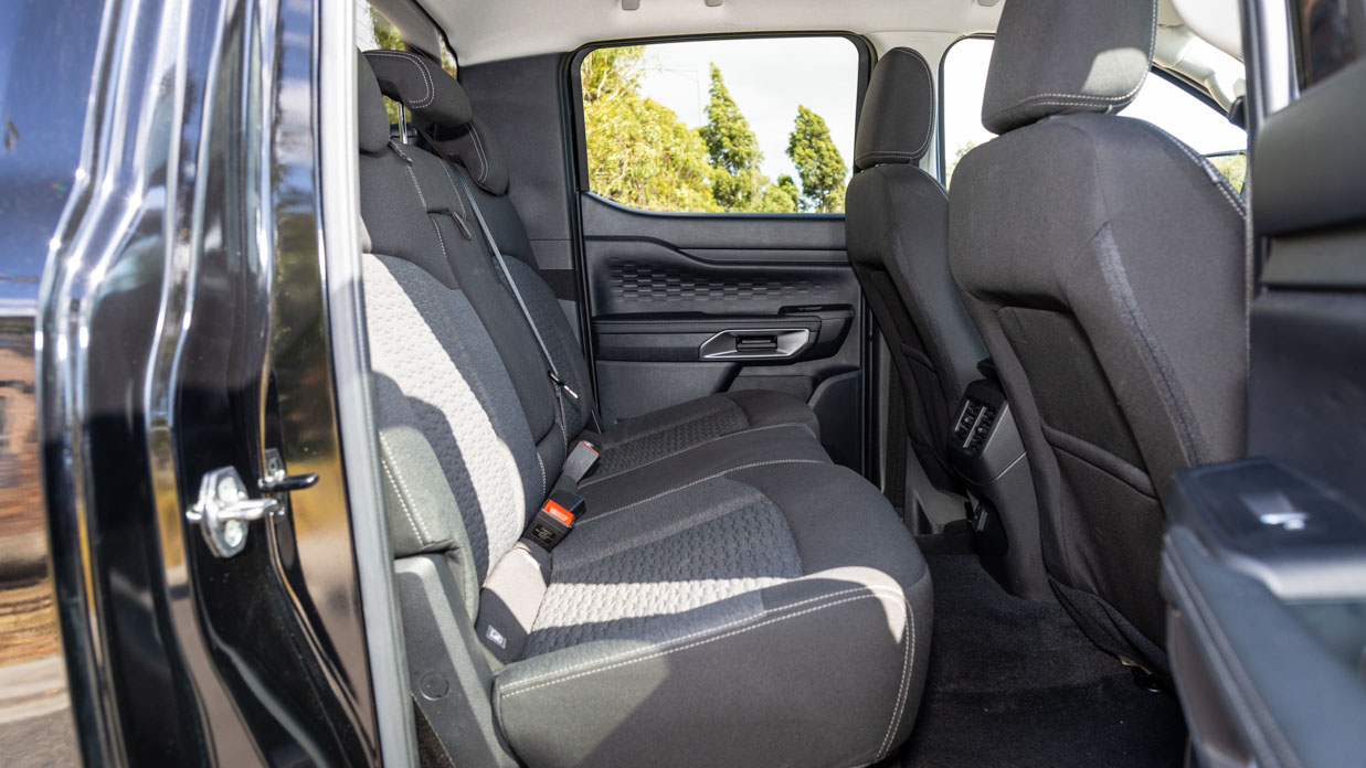 Ford Ranger XLT V6 2024 interior back seat