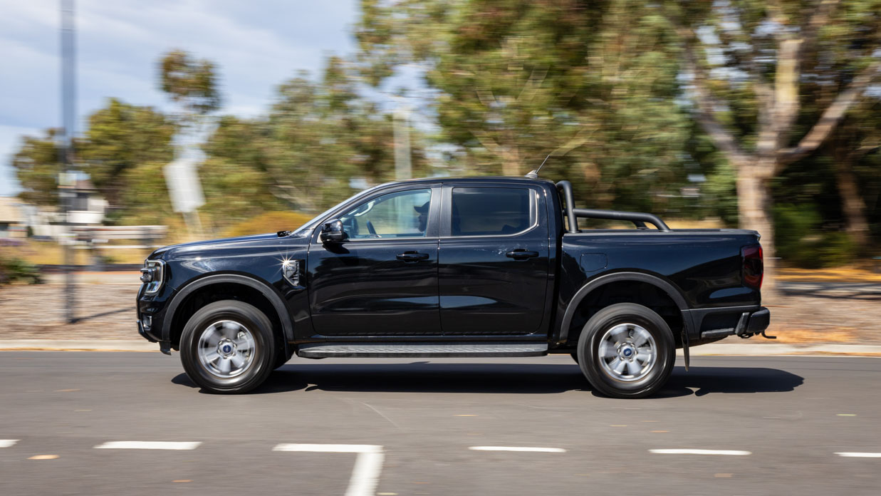 Ford Ranger XLT V6 2024 driving side
