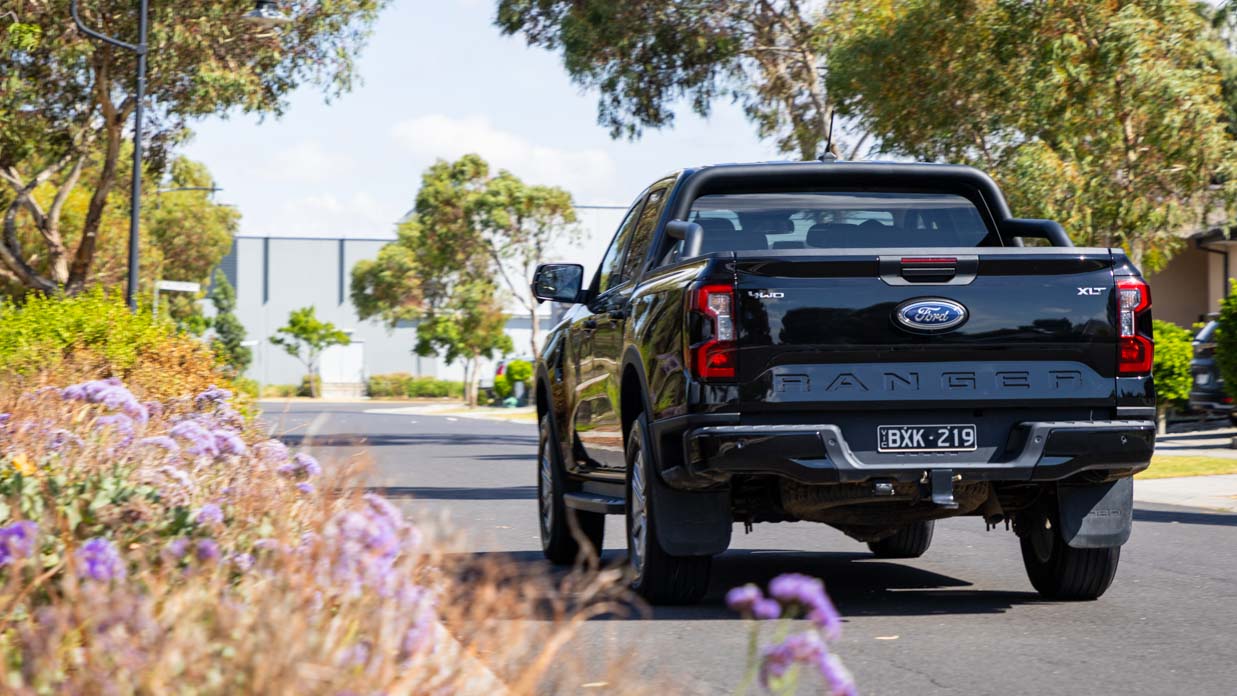 Ford Ranger XLT V6 2024 driving rear