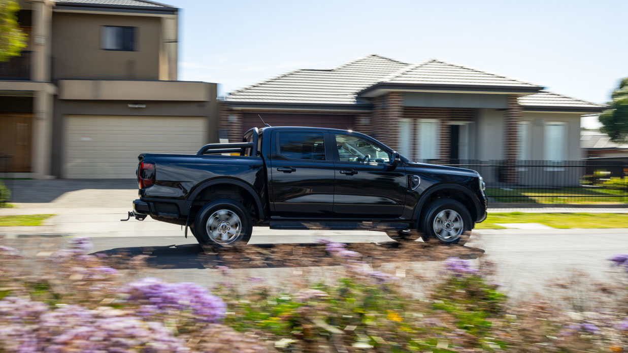 Ford Ranger XLT V6 2024 driving side 4
