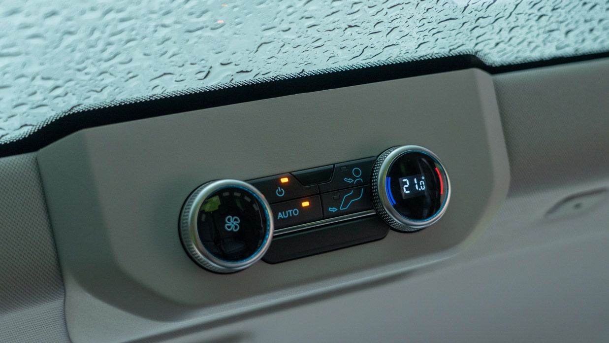 Ford Tourneo Titanium X 2024 interior climate controls