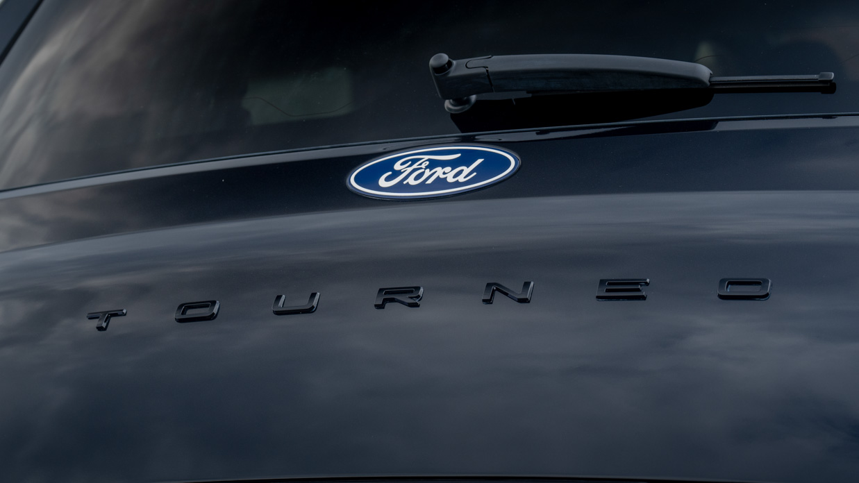 Ford Tourneo Titanium X 2024 badge