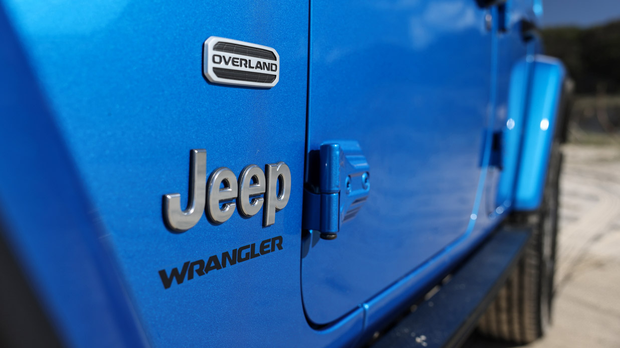 Jeep Wrangler Overland 2024 badge