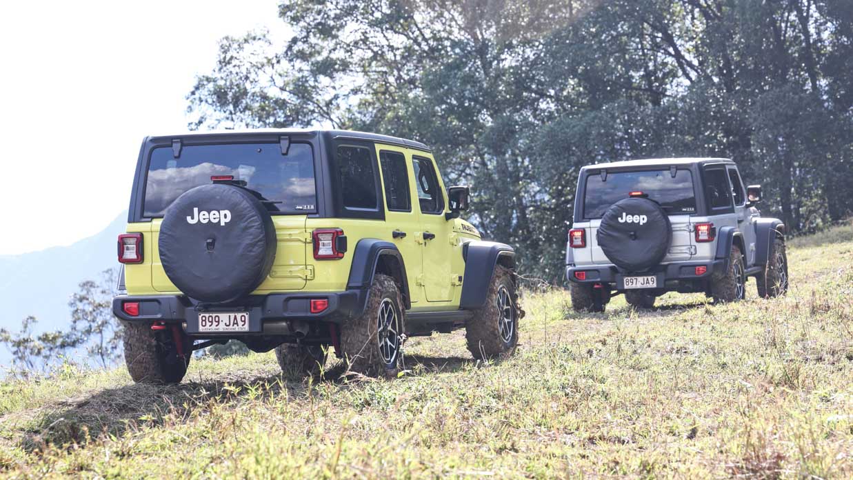 Jeep Wrangler Rubicon 2024 pair