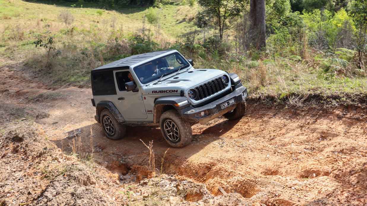 Jeep Wrangler Rubicon 2024 two door hill