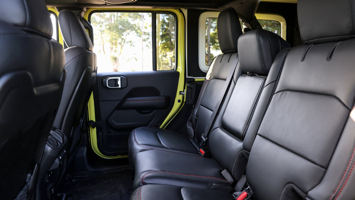 Jeep Wrangler Rubicon 2024 interior back seat