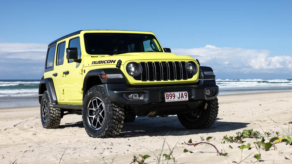 Jeep Wrangler Rubicon 2024 front 3/4 4