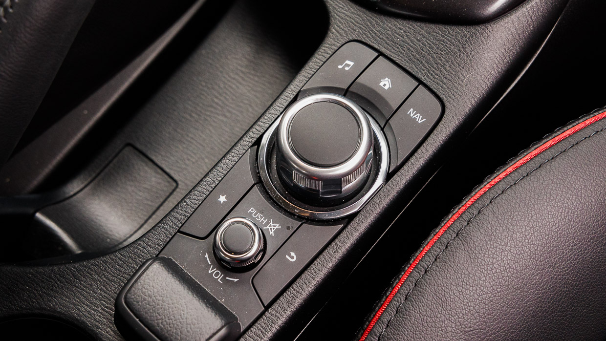 Mazda 2 GT 2024 interior dial