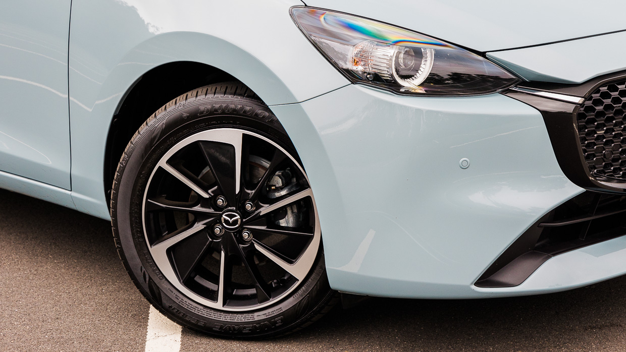 Mazda 2 GT 2024 front 3/4 close