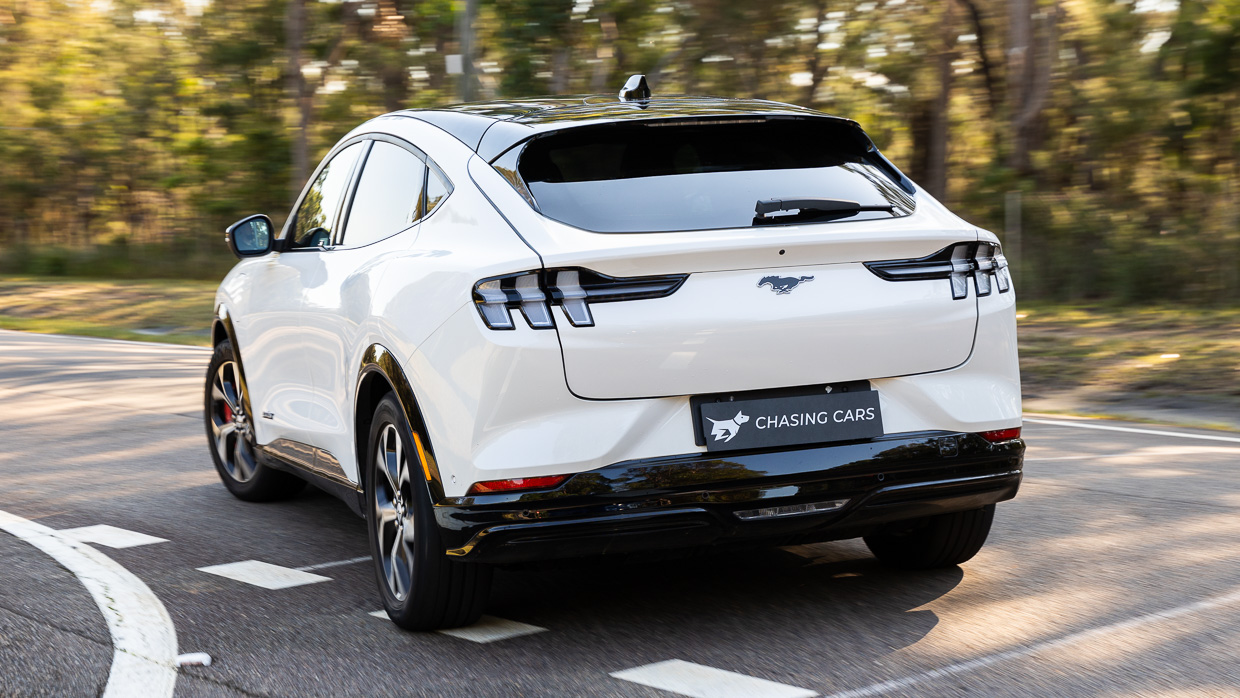 Ford Mustang Mach-E Premium 2024 car to car 13