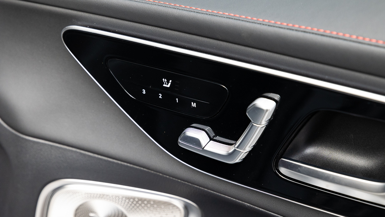 Mercedes-AMG GLC43 2024 seat controls