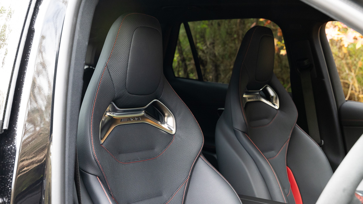 Mercedes-AMG GLC43 2024 front seats