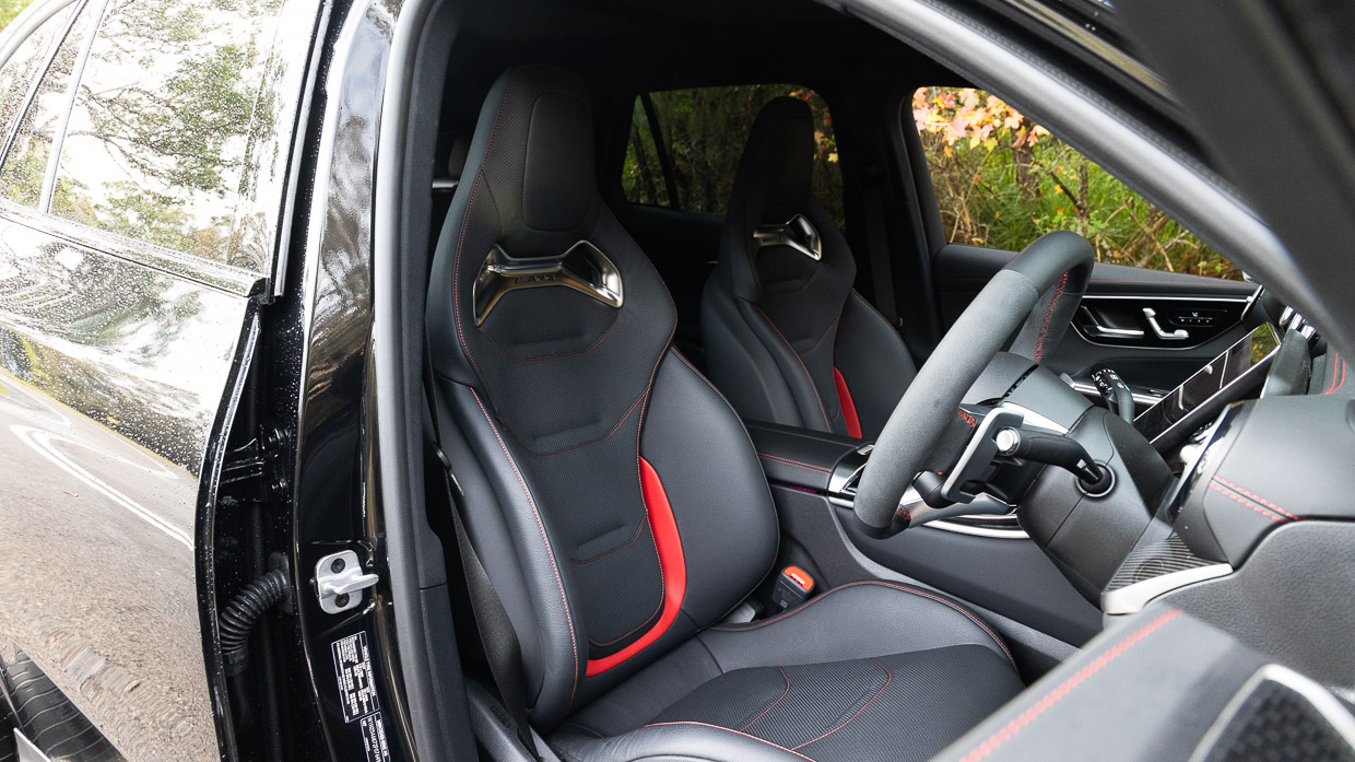 Mercedes-AMG GLC43 2024 front seats 2