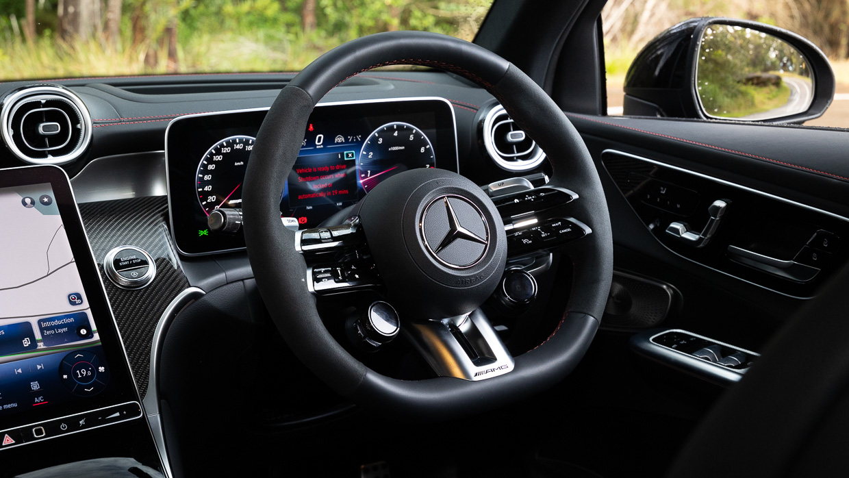 Mercedes-AMG GLC43 2024 interior steering wheel