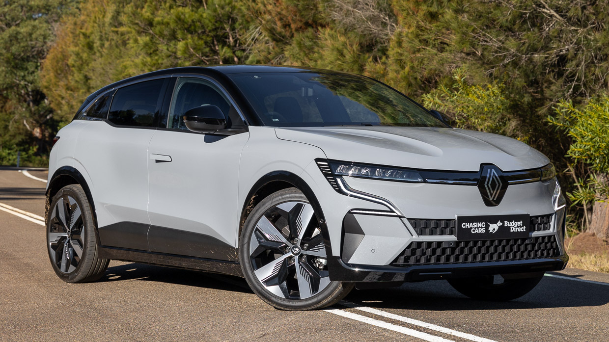 Renault Megane E-Tech 2024 front 3/4 close