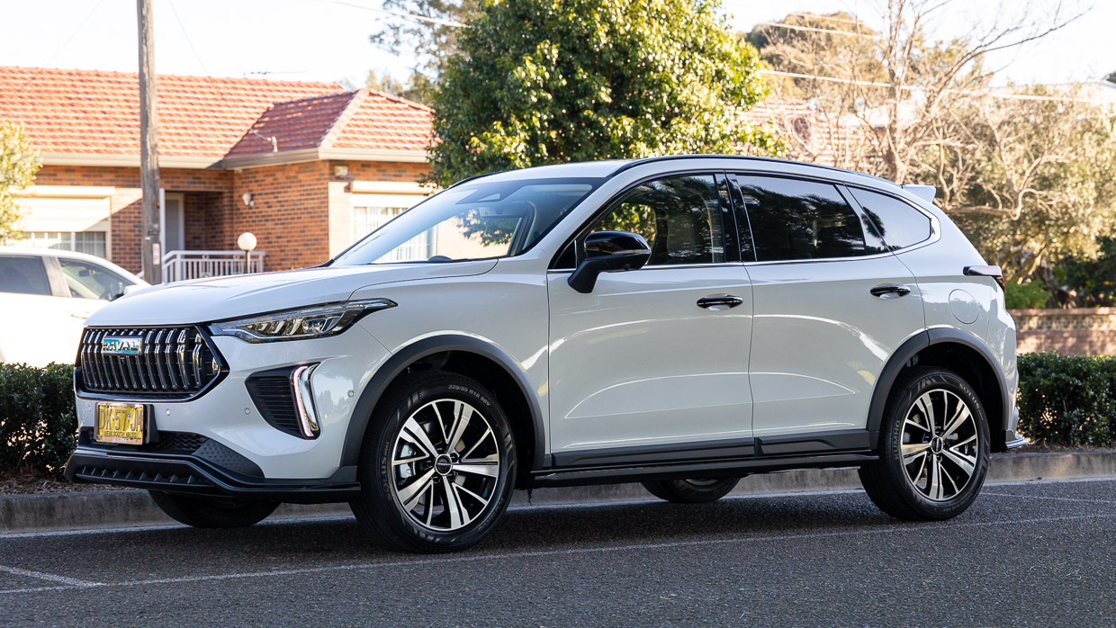 2024 Haval Jolion Hybrid side angle white paint
