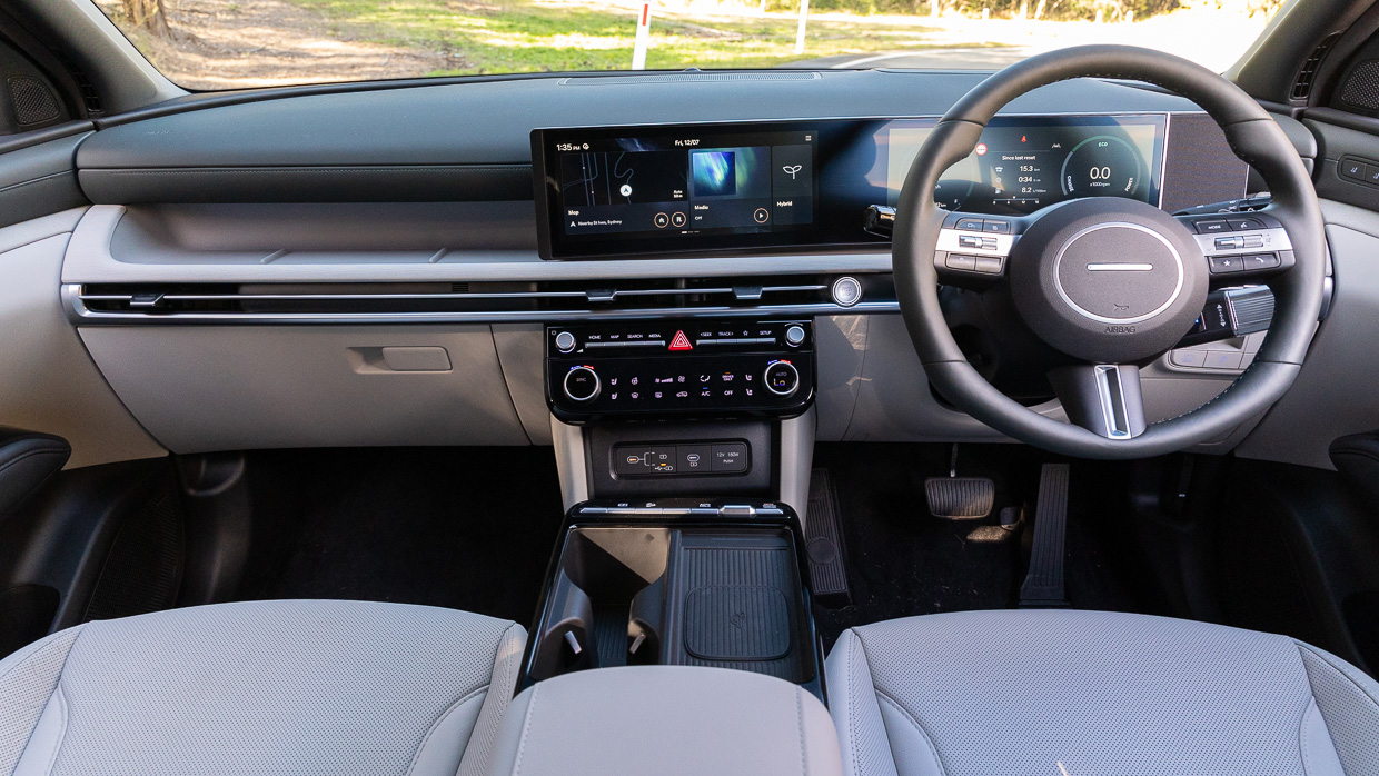 Hyundai Tucson Premium Hybrid 2024 interior 2