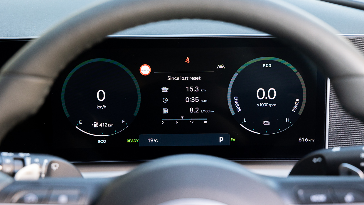 Hyundai Tucson Premium Hybrid 2024 digital dash