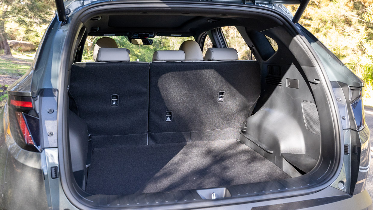 Hyundai Tucson Premium Hybrid 2024 boot