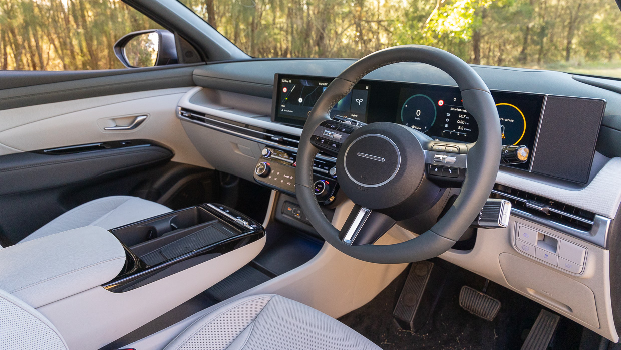 Hyundai Tucson Premium Hybrid 2024 interior