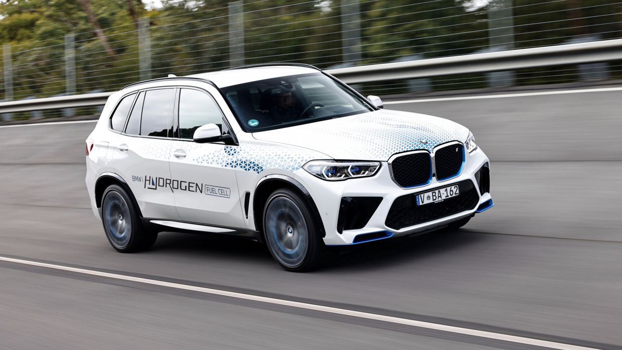 BMW iX5 hydrogen 2024 driving highway