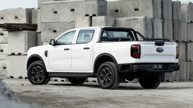 2024 Ford Ranger Black Edition rear 3/4 image