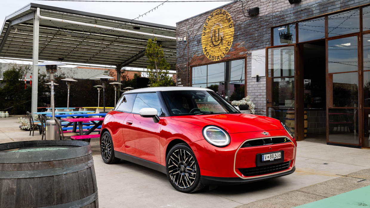 2024 Mini Cooper SE front 3/4 static shot at cafe