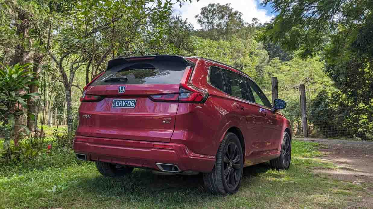 Honda CR-V e-HEV RS 2024 Zak rear grass