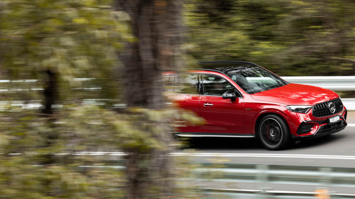 2024 Mercedes-AMG GLC 63 S front cornering tree shot