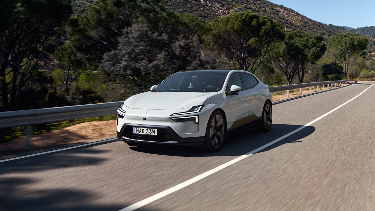 Polestar 4 2024 driving 7