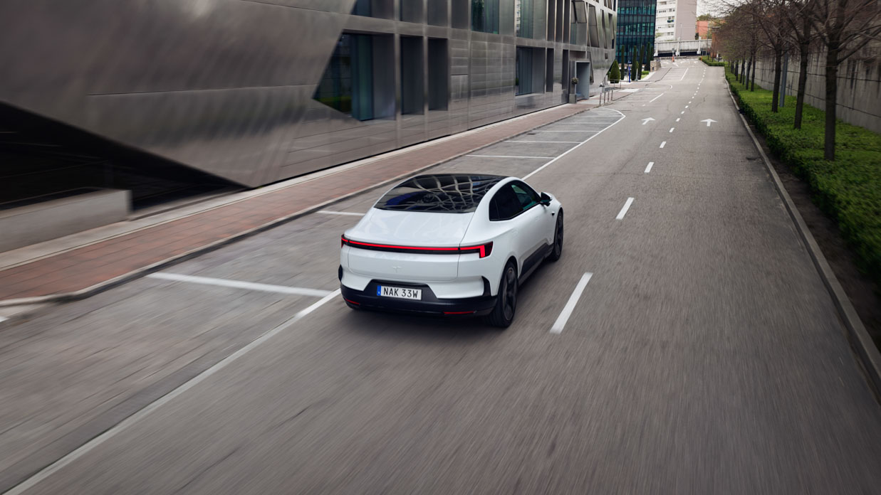 Polestar 4 2024 driving front