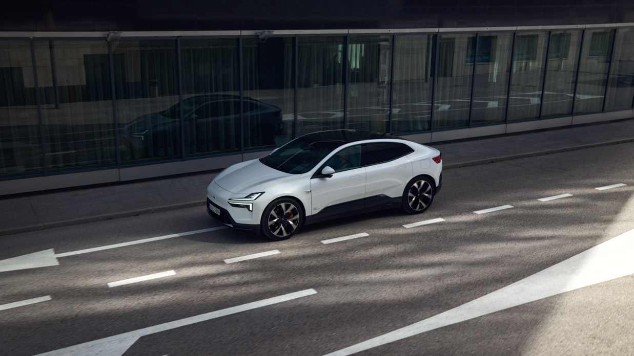 Polestar 4 2024 driving front 2
