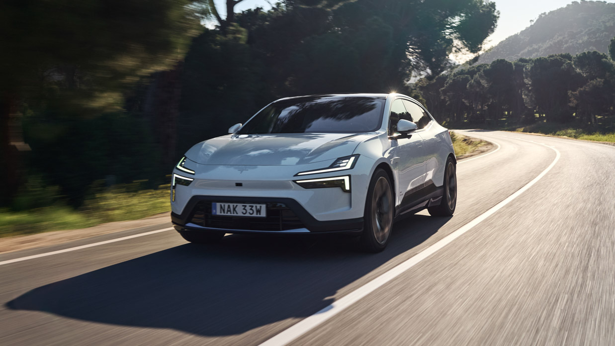 Polestar 4 2024 driving front 3