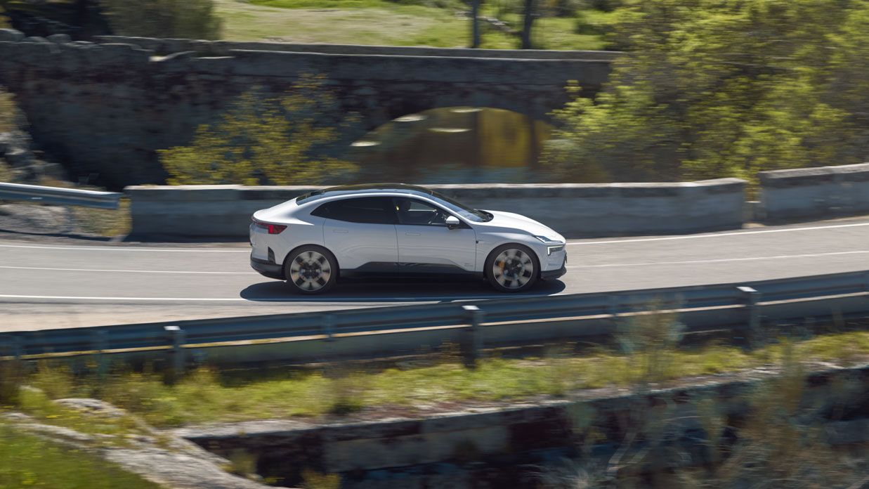 Polestar 4 2024 driving side