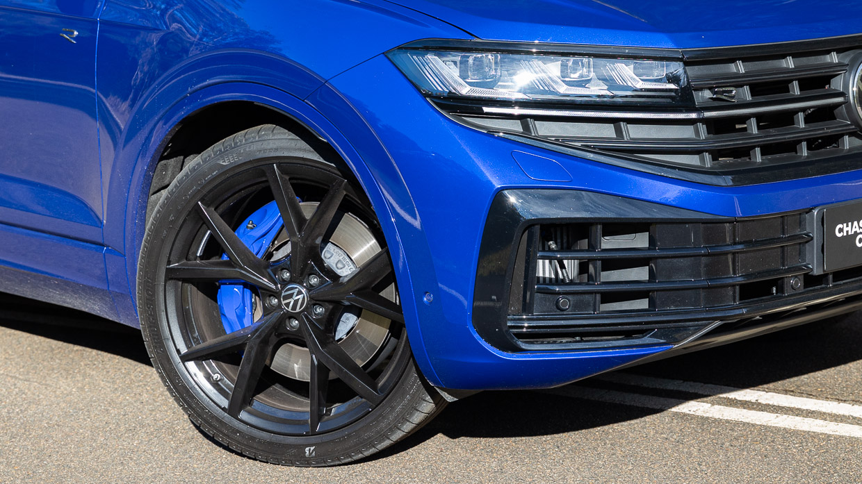 Volkswagen Touareg R 2024 front 3/4