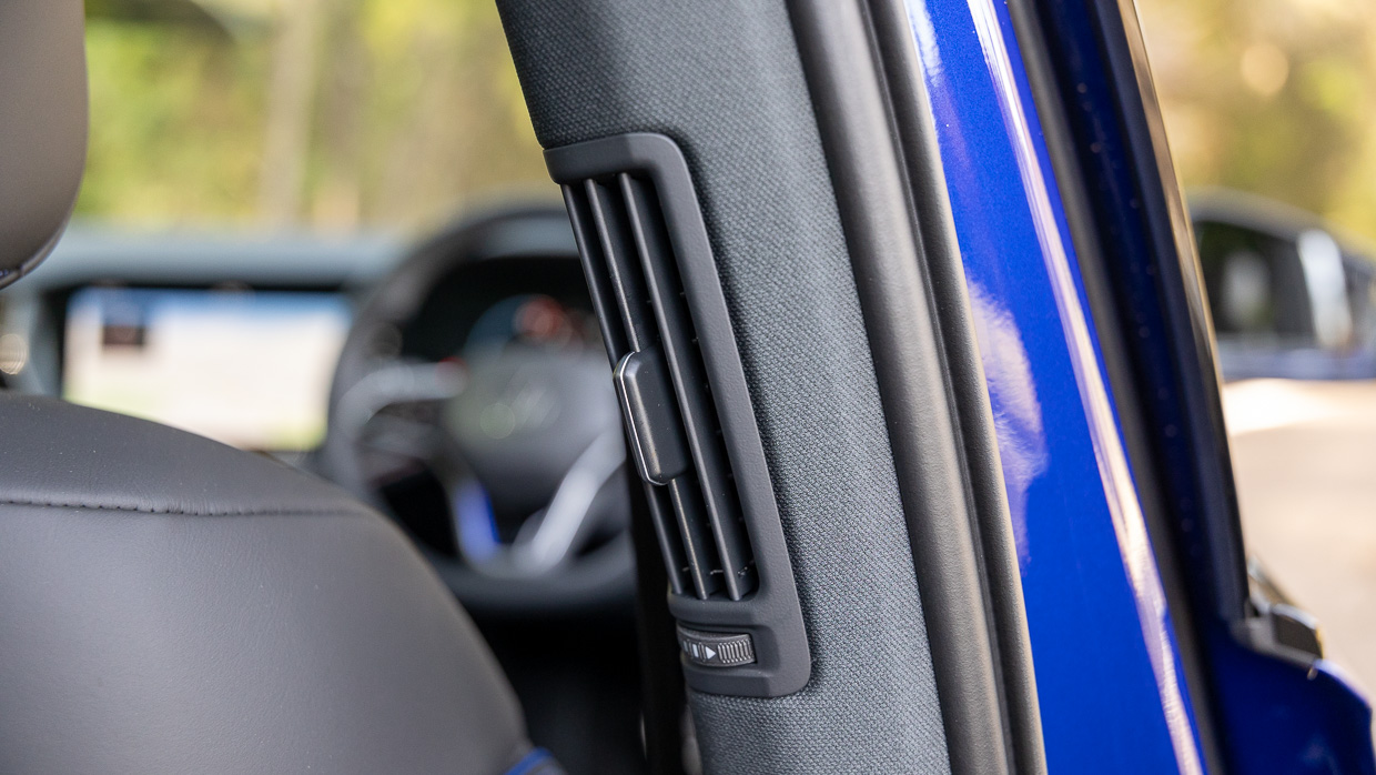 Volkswagen Touareg R 2024 interior vent