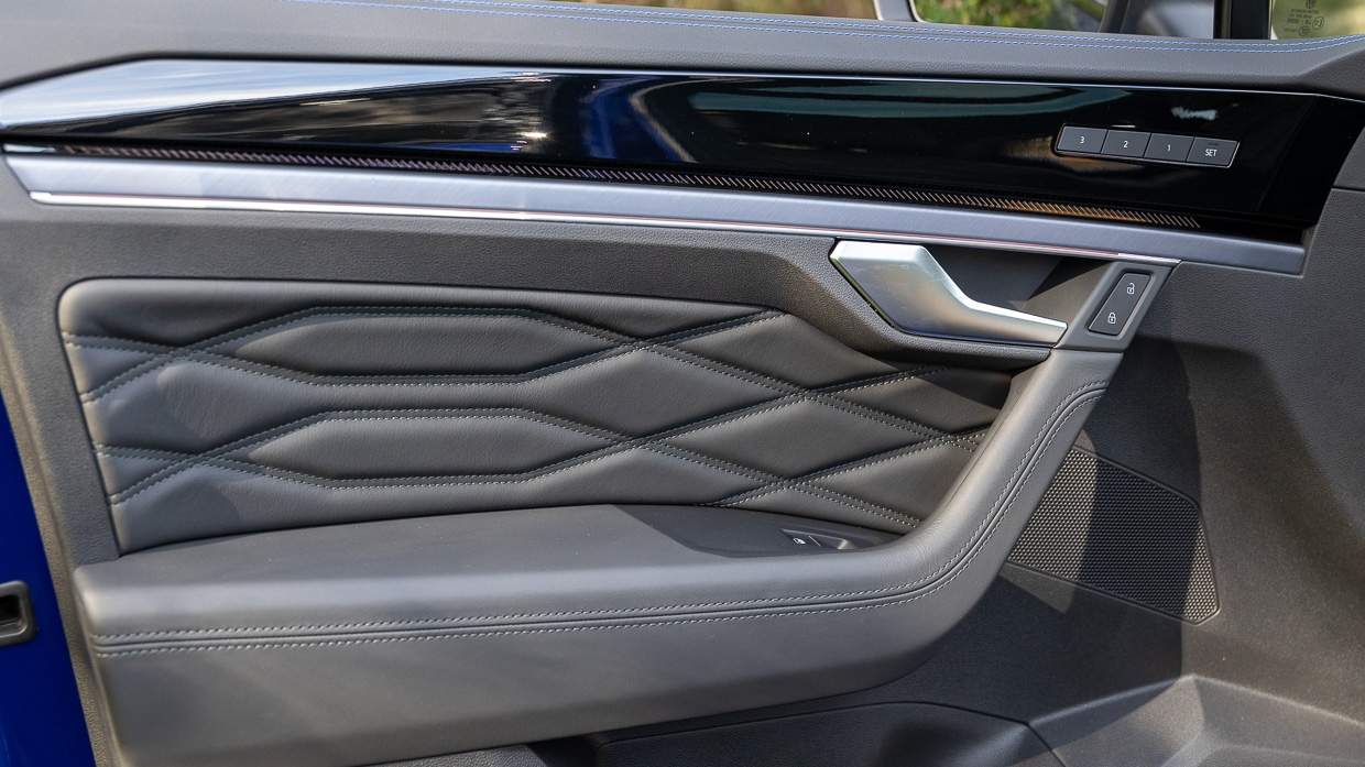 Volkswagen Touareg R 2024 interior door card