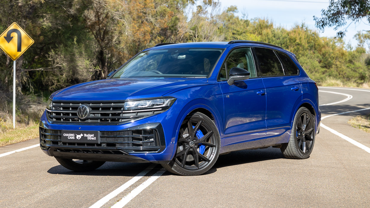 Volkswagen Touareg R 2024 front 3/4 2